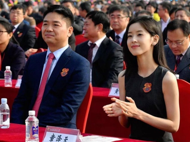 章泽天|初代网红“奶茶妹妹”章泽天,穿无痕裤健身,漫画腿仿佛开了特效