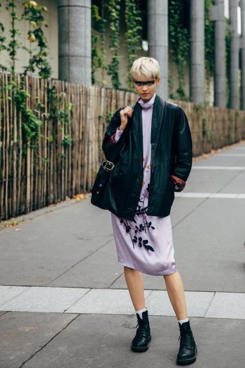 春天怎么能少了小高领，30＋的女性这样穿，时髦知性还保暖