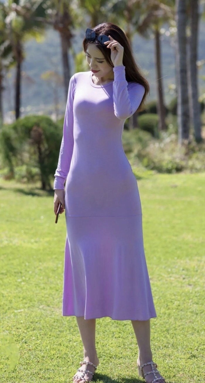 穿搭 纯色的裙子都这么迷人,这要是穿别的还得了