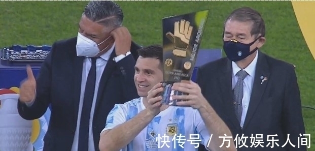 达米安|阿根廷国门达米安.马丁内斯闪耀英超赛场,0封曼联,挑衅C罗
