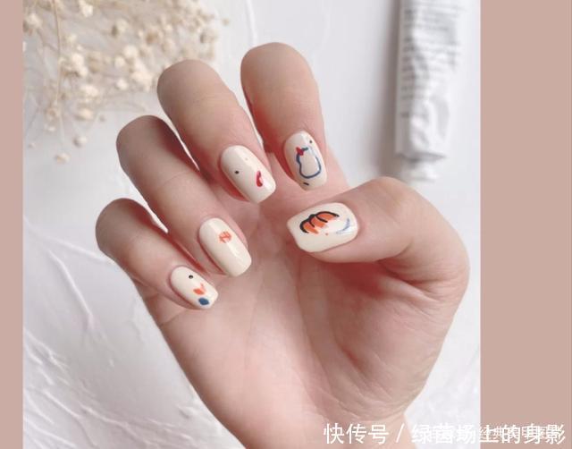 美甲|少女感满满的涂鸦美甲,可爱暴击,快来pick你的那一款吧!