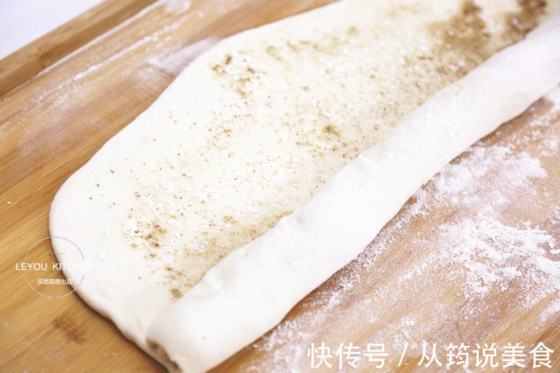 烙饼干硬那是方法不对,试试这种,用凉水和面,照样软软的