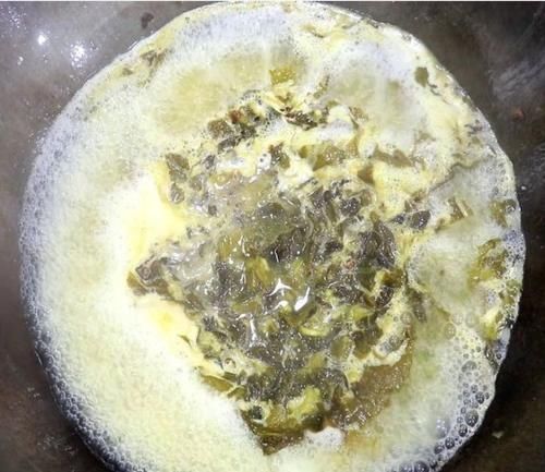  自来水|冬天到了，在家来一锅热气腾腾的酸菜鱼，鱼片滑嫩，酸菜爽口