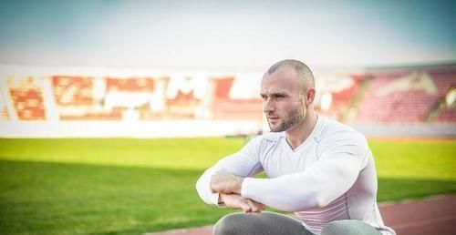 深蹲|男人每天坚持做深蹲，身体收获了什么呢看完你或许会心动