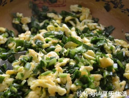 为啥饭店做的蒸饺不干硬？学会3个窍门，蒸饺香又软，凉了也不硬