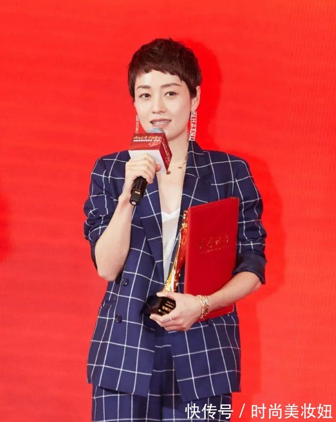 素颜|马伊琍“素颜”走机场显憔悴,穿羊羔绒外套配卫衣,确实像45岁