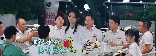 赵丽颖选《中餐厅》复出错了？甩脸色、说话直，还是回去演戏吧