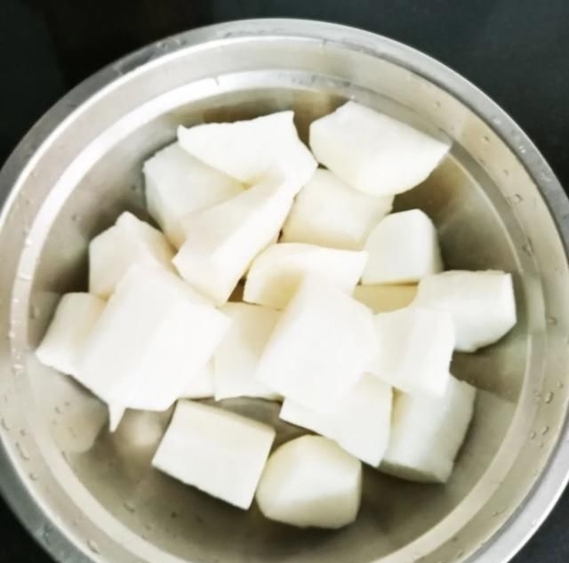 冬至|炖羊肉汤不要花椒、大料和料酒,加这两样味道鲜美,还没羊膻味!