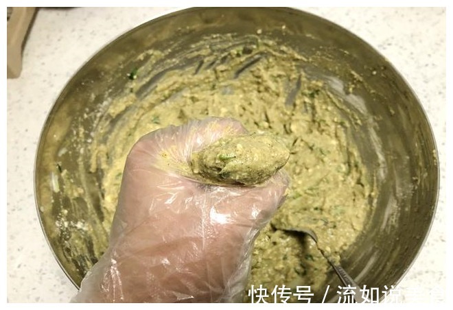 炸萝卜丸子，直接用面粉就错了，多加这3样，丸子外焦里嫩不吸油