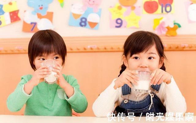 长高|8岁女孩坚持喝这些“牛奶”,2年没长高,医生直言没一样有营养