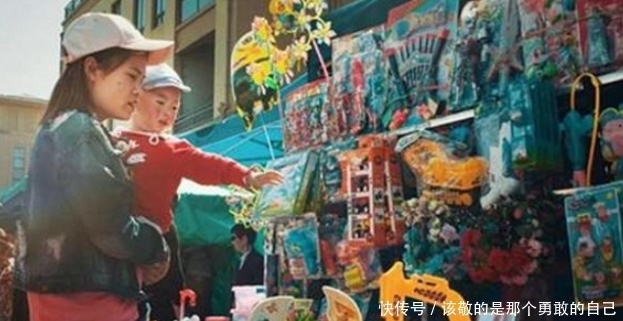 孩子|孩子撒泼不听话在地上打滚,父母可尝试教孩子情绪管理