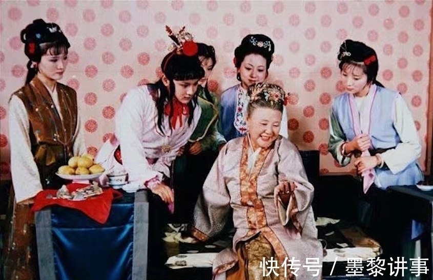 宝玉&原来花袭人是带着特殊使命来到贾府,宝玉身边的,我们都小瞧她了