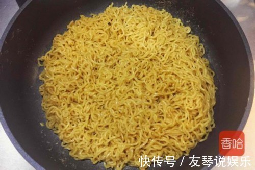 清水|别再清水煮了，方便面这样做，比蔬菜汤还营养，好妈妈必学！