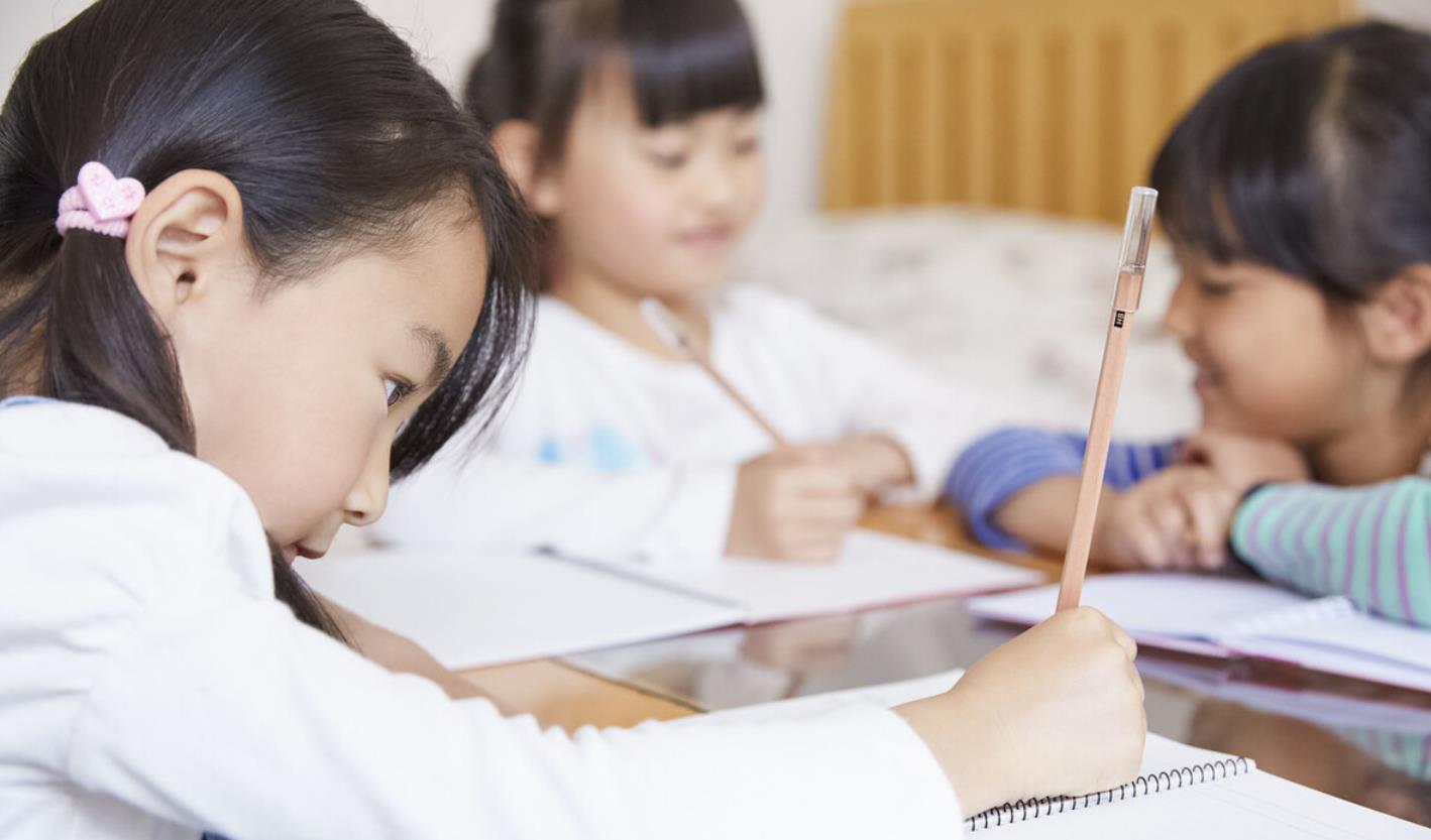 老师|9岁男孩写出“打印体”,老师看后自愧不如,网友:王羲之转世