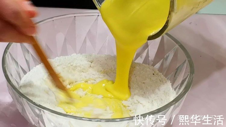 家里有红薯和面粉,就能做发糕,比蛋糕简单好吃,新手一次就成功