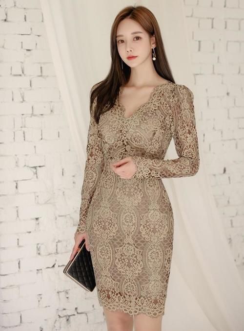 孙允珠时尚穿搭：雅灰高肩透气暗花纹长袖连衣裙