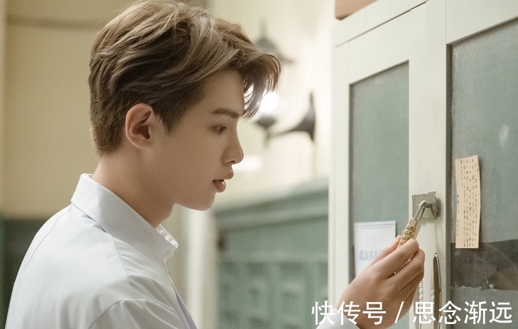 邓伦|《密逃》民国医院真的来了！何炅二度加盟成杀手锏，粉丝却很担心