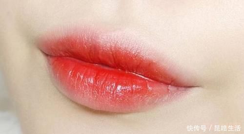 梅子色|口红不能跟风,试试经典百搭的显白气质口红,轻松玩转各种场合