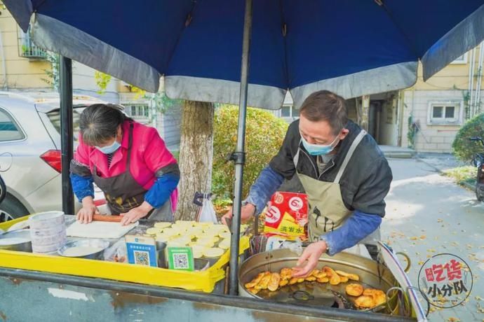 卖出|1天卖出1400个烧饼！这家“无名”烧饼摊凭什么这么火？