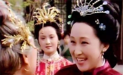 薛家@蘅芜苑为啥种满藤蔓?曹雪芹下笔太辛辣,一点面子都不给薛家留!