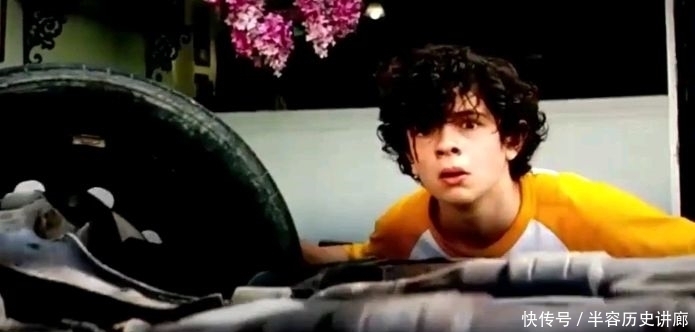 水平 《寂静之地2》,开场七分钟三场惊吓,保持原有的水平,看点还好