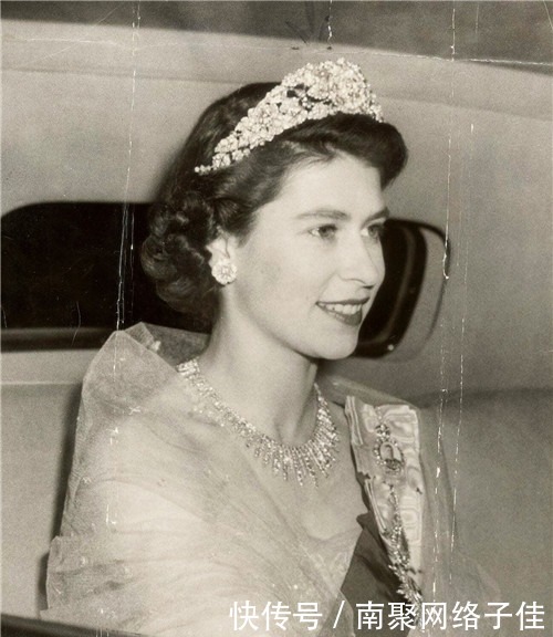 继承|皇帝哥哥爱美人不爱江山，口吃弟弟无奈继承王位，却受万民称赞