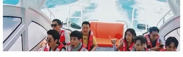 冰袖|录《奔跑吧》不能有纹身，王嘉尔花式遮挡，原谅我笑出了声