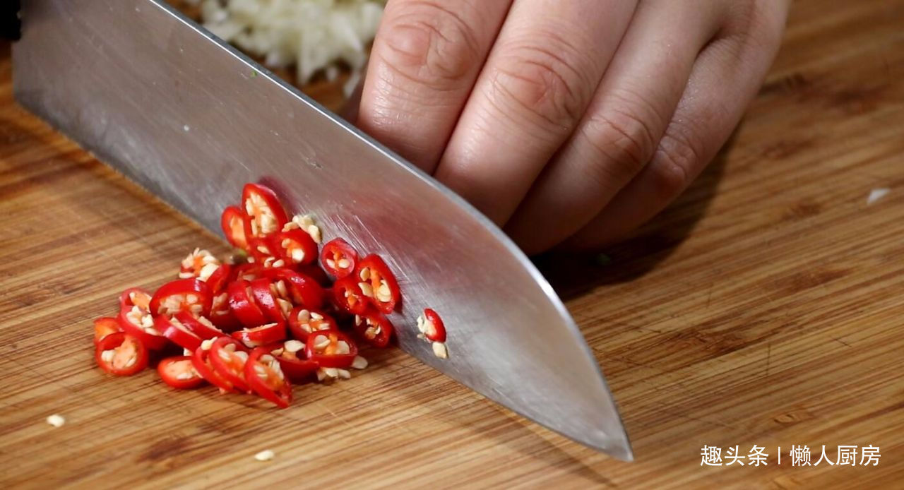 烤生蚝好不好吃全在酱汁,教你调一碗秘制酱料,比烧烤店的好吃