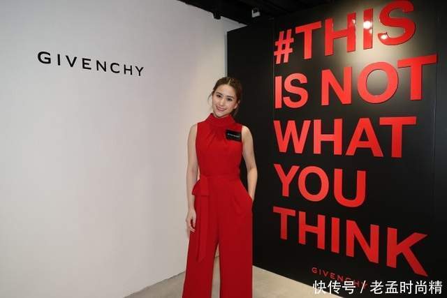 何超莲气质越来越好了, 一身中国红秀修长曲线, 气场十足挺惹眼