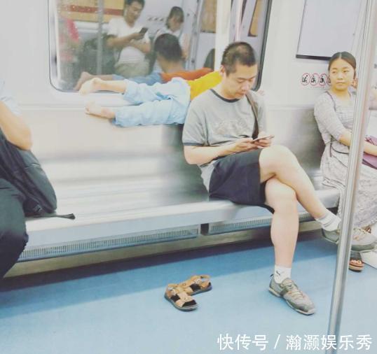 仓鼠|公交车上,5岁女孩的“恶心”行为令乘客反感,网友:让妈教坏了