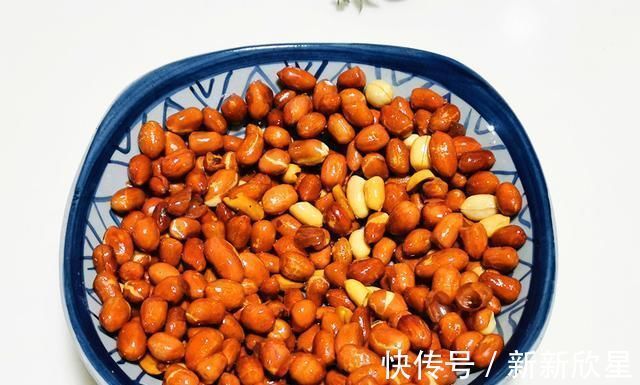 花生米|炒花生米,这样做更入味,又酥又香,放几天都不返潮,家人爱吃