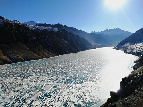 【图说新疆】新疆阿合牙孜大峡谷：碧水映蓝天 群山添秀色