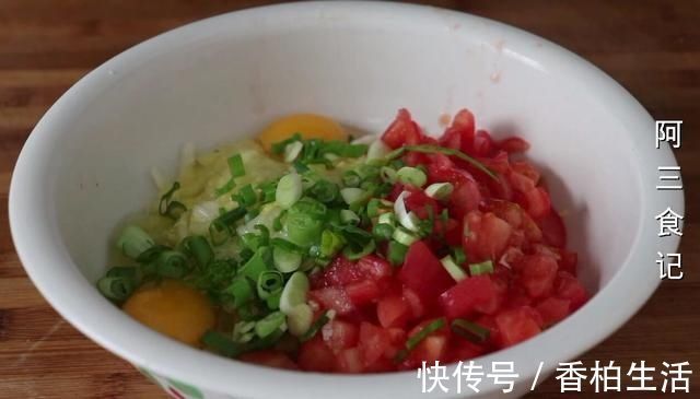 白菜别再炖了,加1碗玉米面,教你新做法,营养又解馋,比肉还香