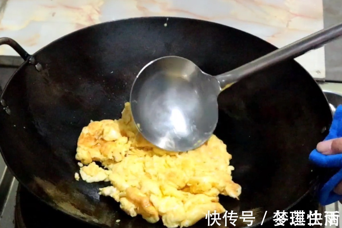 西红柿炒鸡蛋怎么做？很多人第一步就错了，大厨教你正确做法