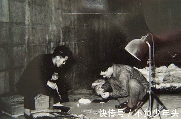 考古人员#上世纪五十年代,考古人员挖掘十三陵时,工地来了一位古怪的老者