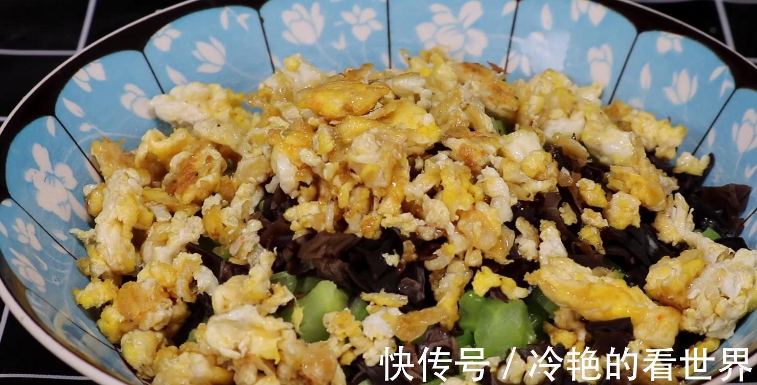 苦瓜这样做太好吃了，一点不苦，不炒不凉拌，孩子也爱吃，超解馋