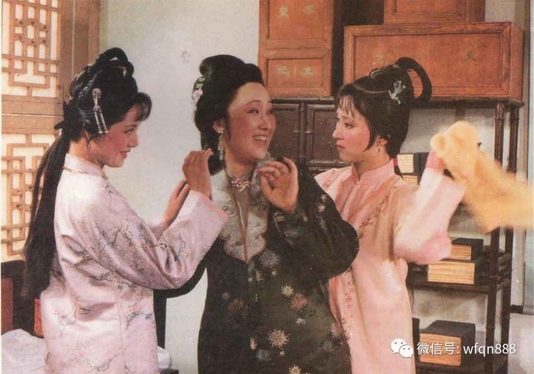 银子!《红楼梦》贾府的收入来源是什么,他们靠什么支撑上千人的开销?