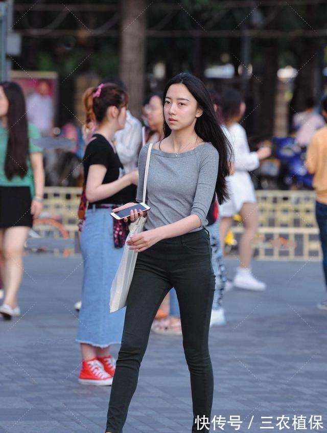 灰色 黑白搭配简约利落,黑灰搭配,则是温柔与干练的完美结合!