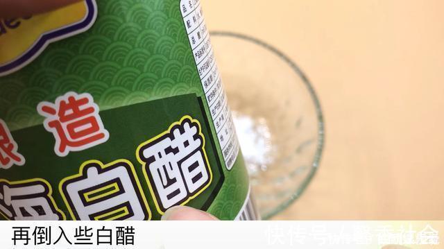 小苏打加白醋里太厉害了,好多人的难题全都解决了,看完抓紧试试