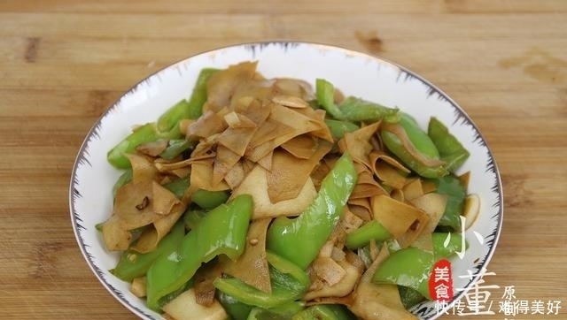 2张豆皮,3个青椒,做出来的青椒豆皮,好吃又美味
