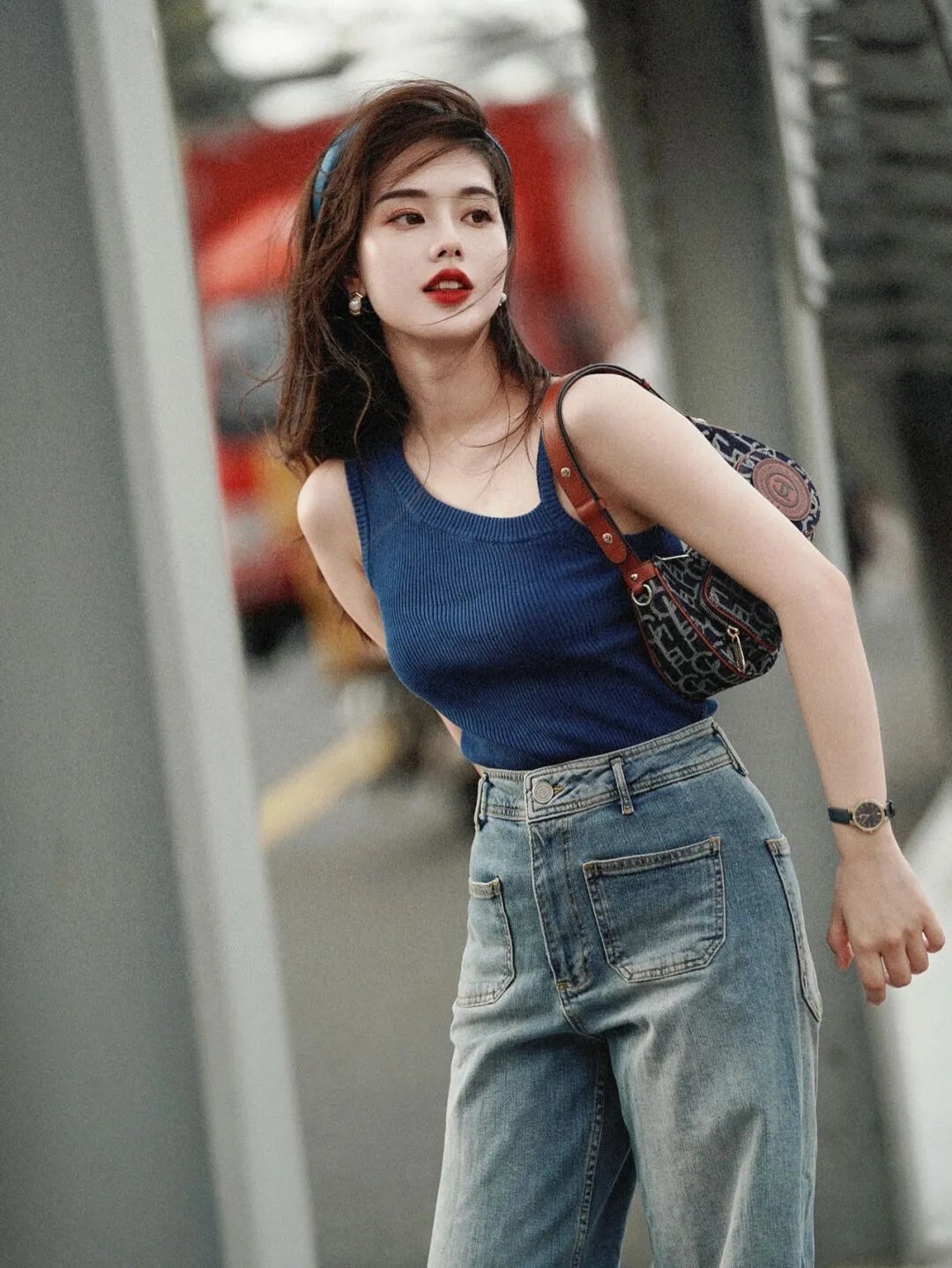 粗腿|今秋流行的几条裤子！小个子穿显高，粗腿穿显瘦