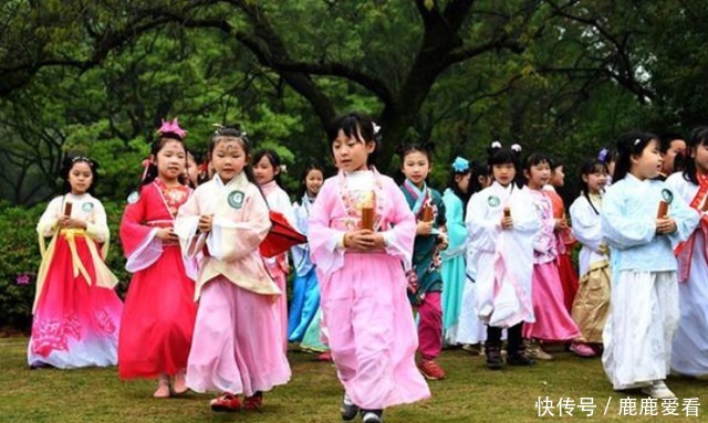 学生反映“校服太丑”，建议改成汉服样式，这个提议真的可行？