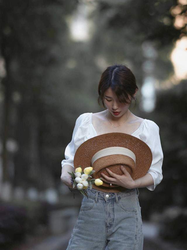 锁骨|今年风头不减的泡泡袖如何穿？学会这几个搭配技巧，怎么穿都好看