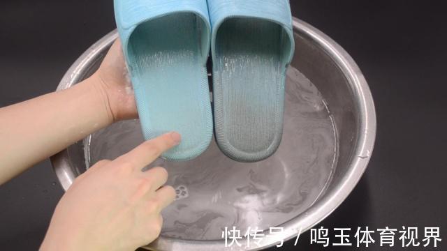 不管拖鞋多脏多黑,简单的泡一泡,拖鞋立马干净如新