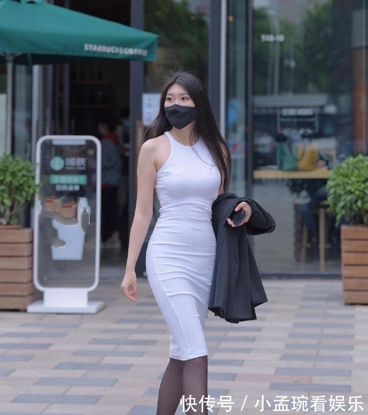 服装搭配|包臀裙才是实用之王,姐姐的黑白配色非常出色,居家媳妇的好榜样