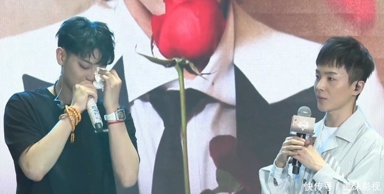 黄子韬生日会:因思念父亲而痛哭,一众圈内好友送祝福敬礼SALUTE