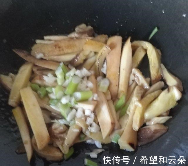 芹菜炒杏鲍菇!