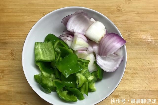 不管炖什么鱼,别再用水炖了,用它炖,鱼肉又鲜又嫩,还没腥味