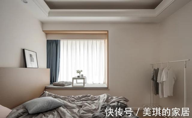 装修|80㎡精装房的二次改造,客厅阳台改地台,原木极简设计看得很顺眼