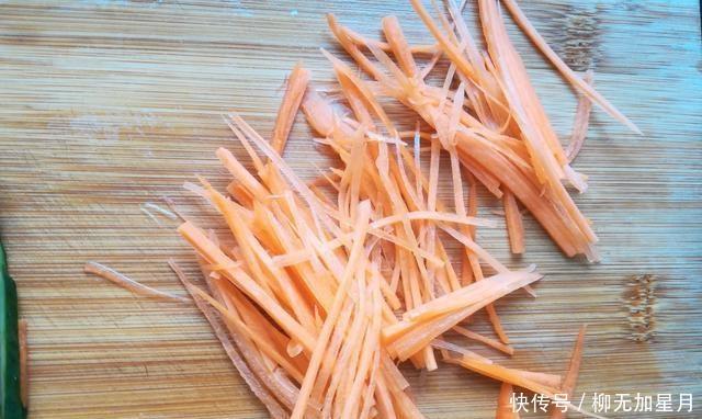 生津|冷蒜香三色绿豆芽使味道酸凉,酥脆生津